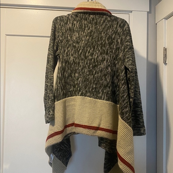 ROOTS cardigan size medium - Picture 5 of 10